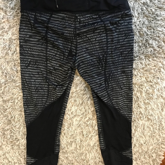 Lululemon Cropped Leggings - Picture 3 of 6